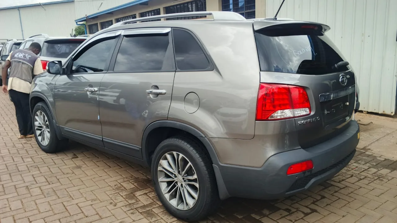 Kia Sorento view 3